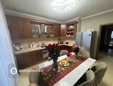 2-комнатная квартира, этаж 12 из 15, 68 м², миниатюра 2