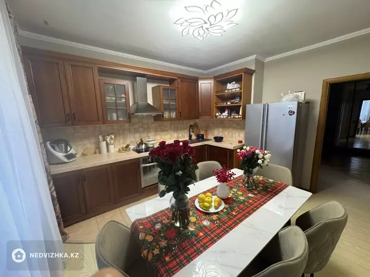 2-комнатная квартира, этаж 12 из 15, 68 м², фотография 2