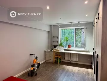 3-комнатная квартира, этаж 1 из 5, 76 м², миниатюра 4