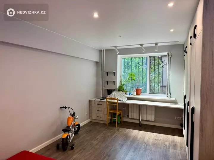 3-комнатная квартира, этаж 1 из 5, 76 м², фотография 4