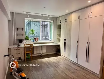 3-комнатная квартира, этаж 1 из 5, 76 м², миниатюра 2