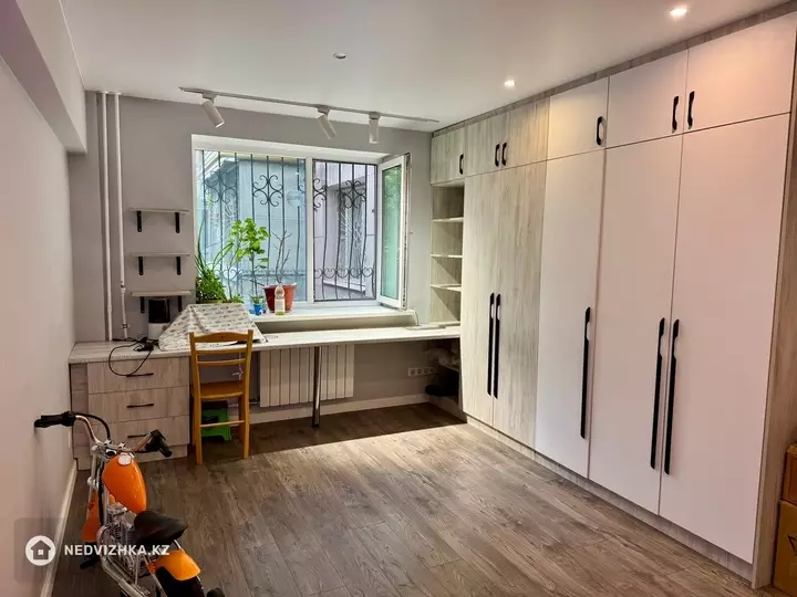 3-комнатная квартира, этаж 1 из 5, 76 м², фотография 2