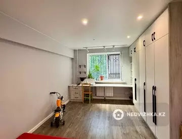 3-комнатная квартира, этаж 1 из 5, 76 м², миниатюра 3