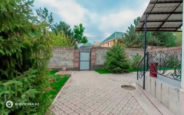 7-комнатный дом, 10 соток, 419 м², фотография 2