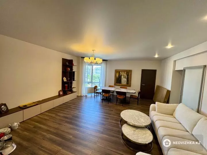 2-комнатная квартира, этаж 4 из 4, 95 м², фотография 3