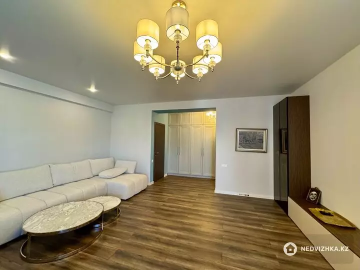 2-комнатная квартира, этаж 4 из 4, 95 м², фотография 2