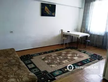 1-комнатная квартира, этаж 4 из 5, 37 м²