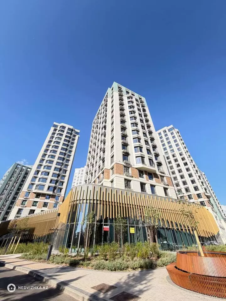 2-комнатная квартира, этаж 14 из 18, 76 м², фотография 3