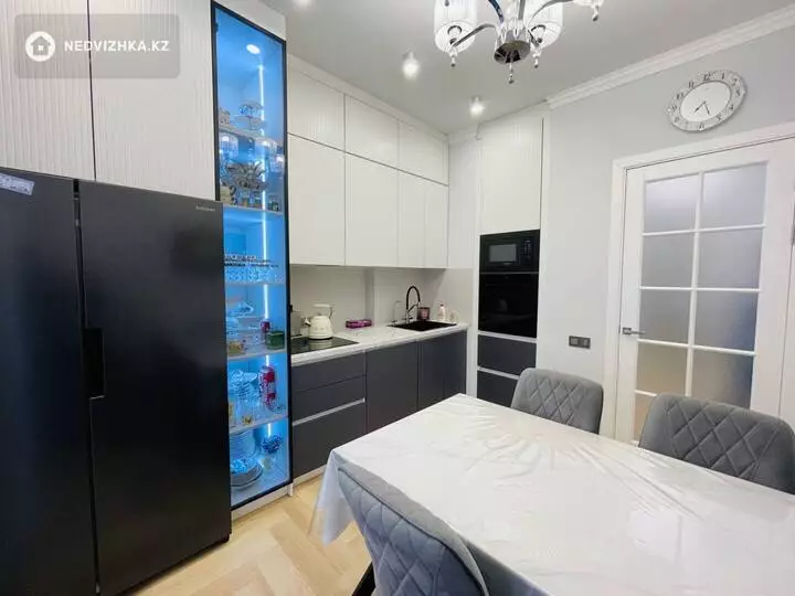 3-комнатная квартира, этаж 3 из 15, 87 м², фотография 3