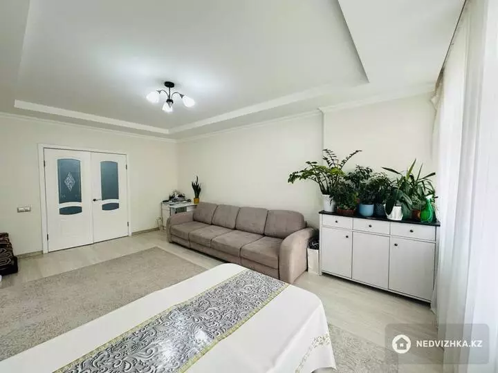 2-комнатная квартира, этаж 6 из 12, 77 м²