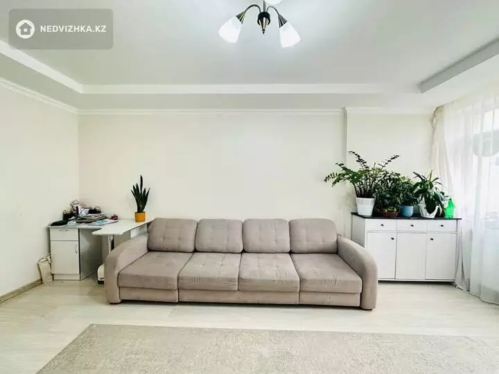 2-комнатная квартира, этаж 6 из 12, 77 м², фотография 2