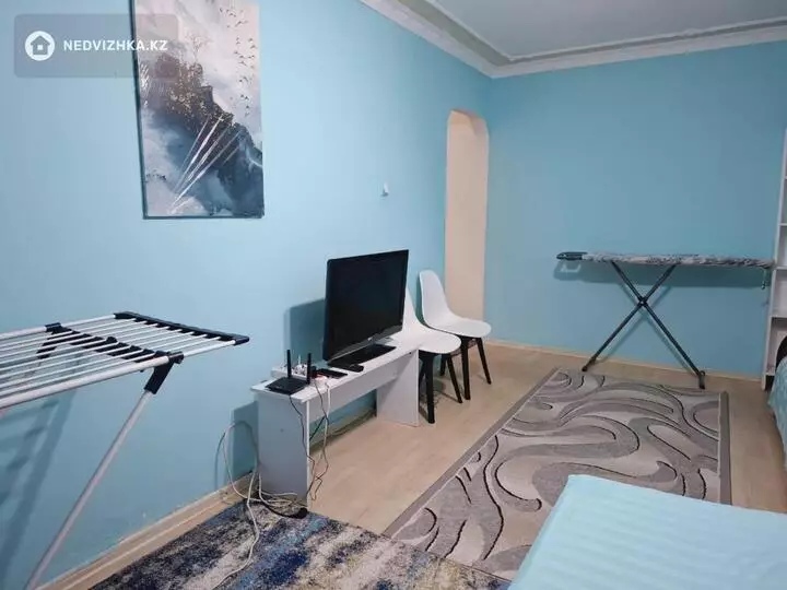1-комнатная квартира, этаж 1 из 4, 36 м², Посуточно, фотография 2