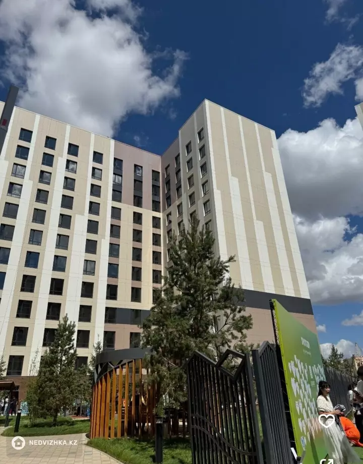 3-комнатная квартира, этаж 2 из 12, 90 м², фотография 2