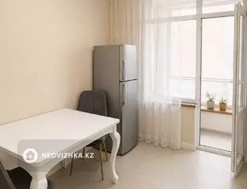3-комнатная квартира, этаж 2 из 12, 90 м², миниатюра 6