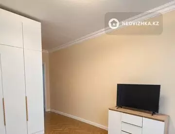3-комнатная квартира, этаж 2 из 12, 90 м²