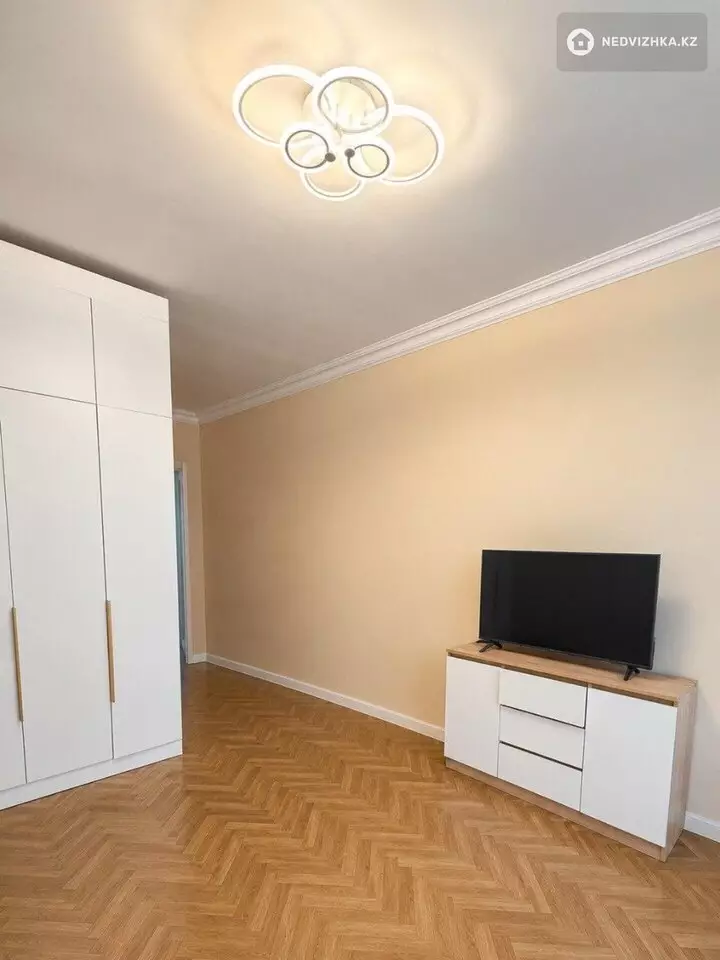 3-комнатная квартира, этаж 2 из 12, 90 м², фотография 4