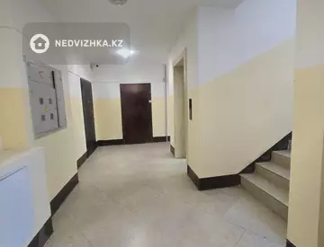 2-комнатная квартира, этаж 3 из 9, 79 м², миниатюра 2