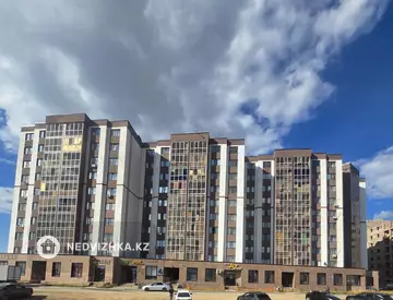 2-комнатная квартира, этаж 3 из 9, 79 м², миниатюра 3