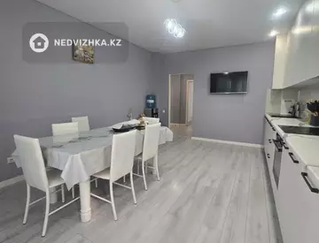 2-комнатная квартира, этаж 3 из 9, 79 м², миниатюра 10