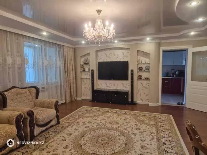 4-комнатная квартира, этаж 6 из 9, 119 м², фотография 2