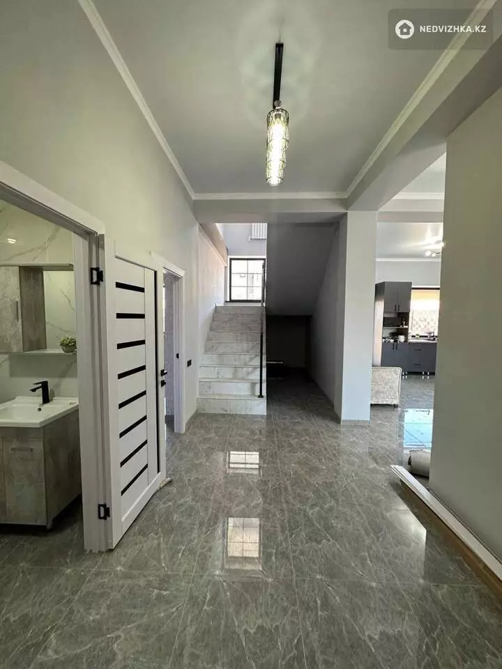 5-комнатный дом, 10 соток, 180 м², фотография 2