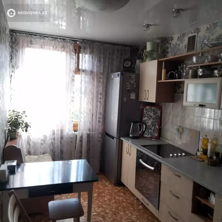 3-комнатная квартира, этаж 4 из 11, 64 м², фотография 2