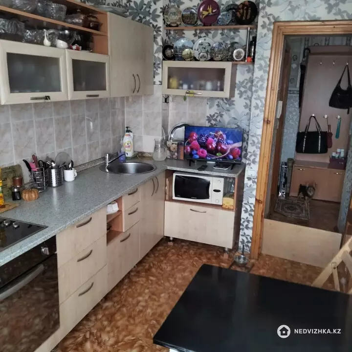 3-комнатная квартира, этаж 4 из 11, 64 м², фотография 3