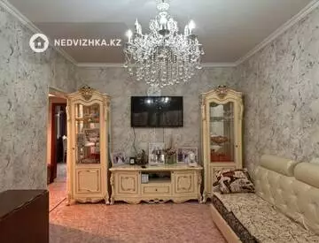 3-комнатная квартира, этаж 3 из 5, 67 м², миниатюра 2