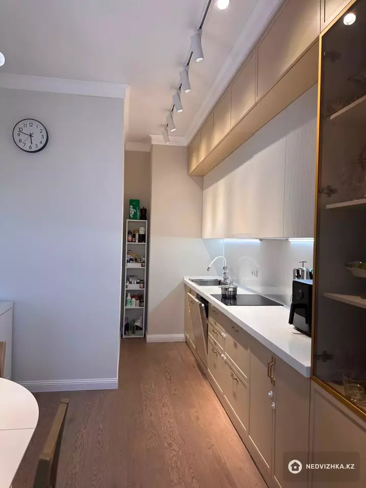 3-комнатная квартира, этаж 8 из 9, 133 м²