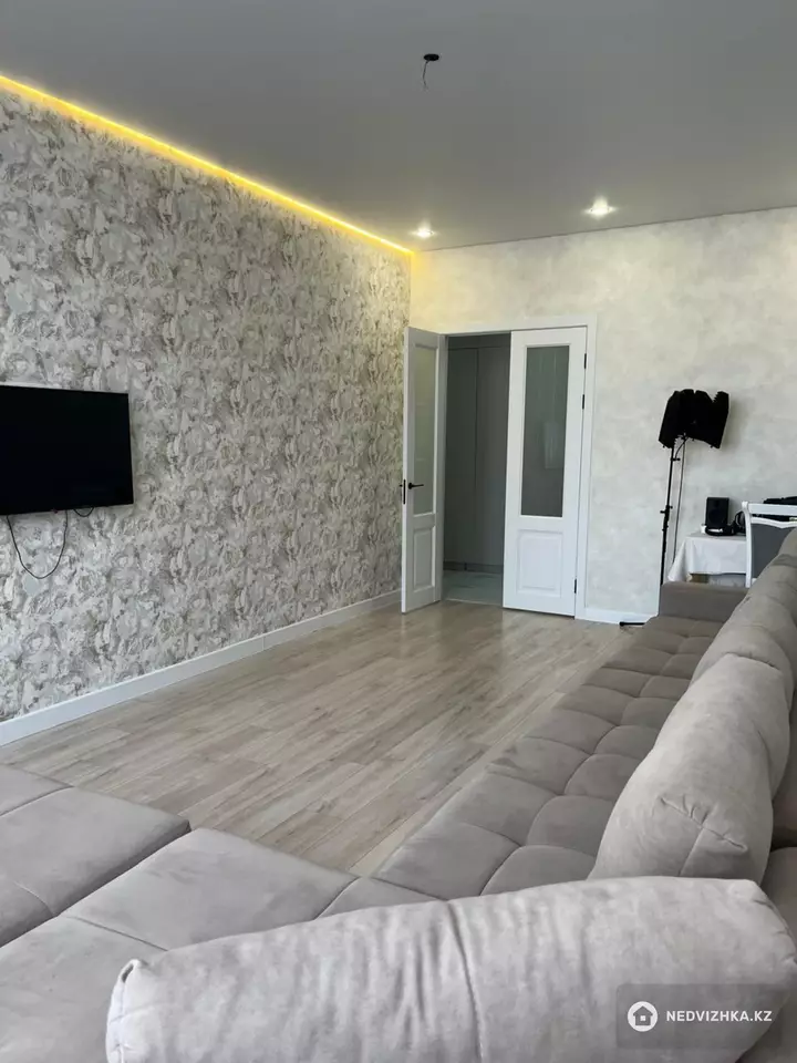 3-комнатная квартира, этаж 8 из 15, 95 м², фотография 5