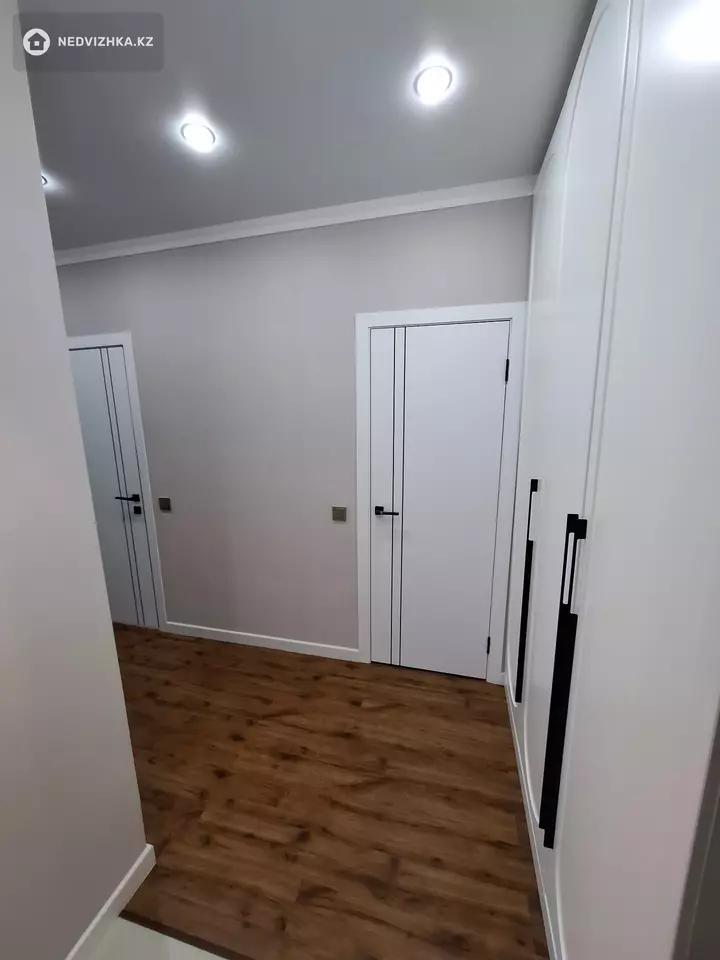 2-комнатная квартира, этаж 10 из 12, 68 м², фотография 3