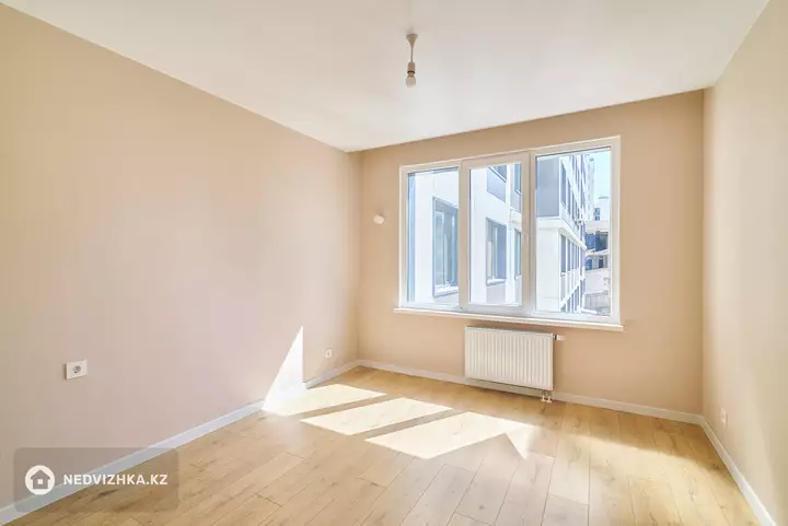 3-комнатная квартира, этаж 3 из 17, 67 м², фотография 2