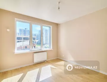 3-комнатная квартира, этаж 3 из 17, 67 м², миниатюра 1