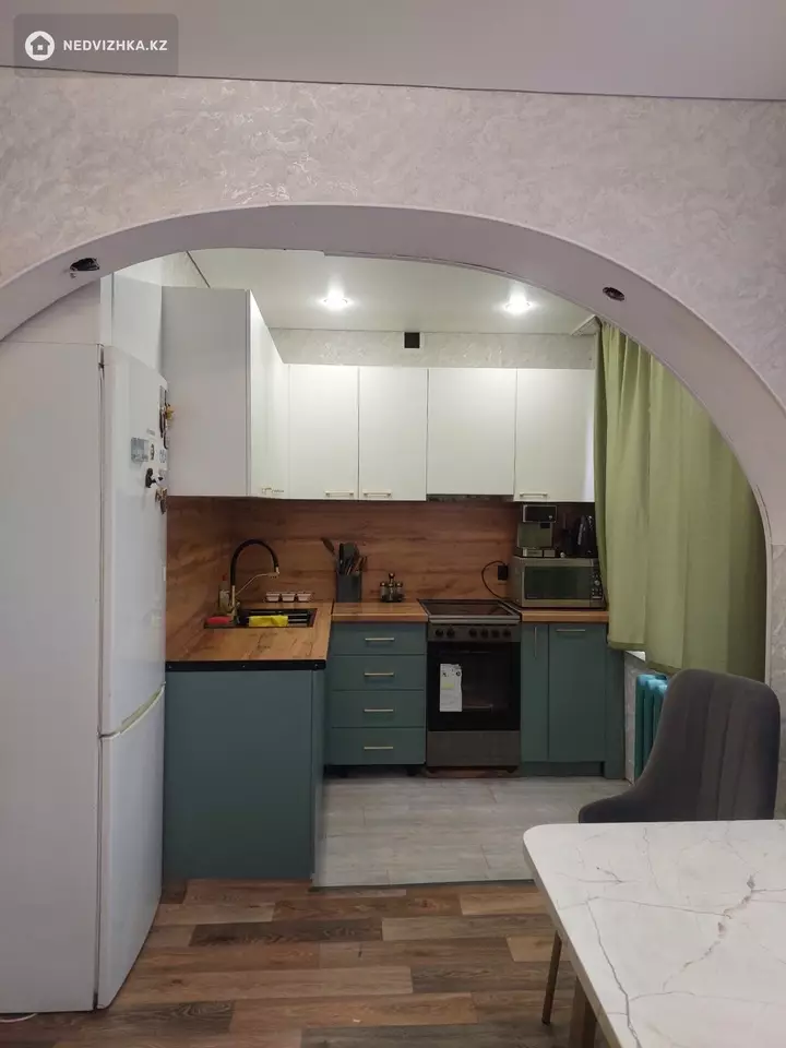4-комнатная квартира, этаж 4 из 5, 59 м², фотография 2