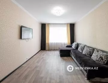 2-комнатная квартира, этаж 2 из 5, 52 м², миниатюра 2