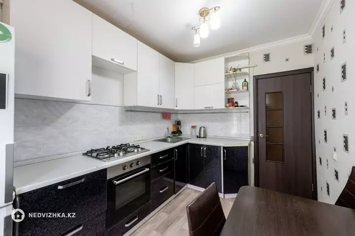 2-комнатная квартира, этаж 2 из 5, 52 м², фотография 4