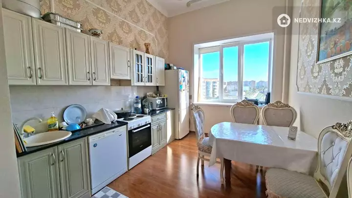 3-комнатная квартира, этаж 3 из 5, 95 м², фотография 4