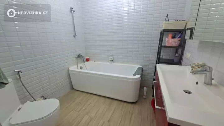 3-комнатная квартира, этаж 3 из 13, 110 м², фотография 3
