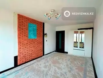2-комнатная квартира, этаж 3 из 5, 48 м²