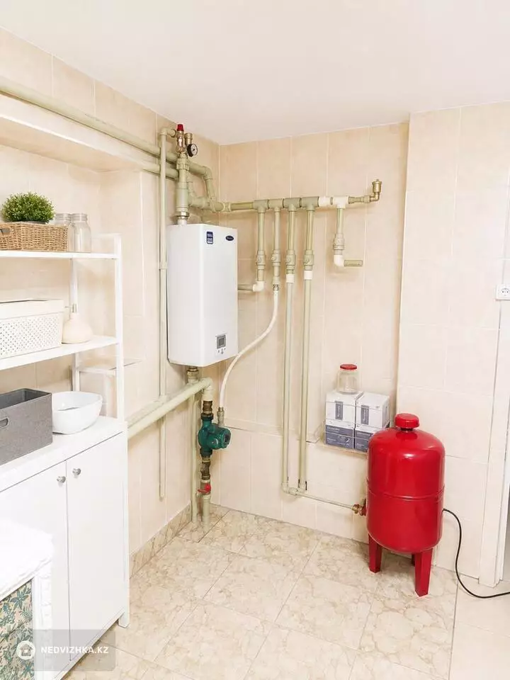 9-комнатный дом, 10 соток, 335 м², фотография 4