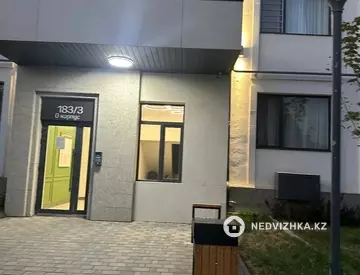 2-комнатная квартира, этаж 4 из 6, 74 м², миниатюра 2