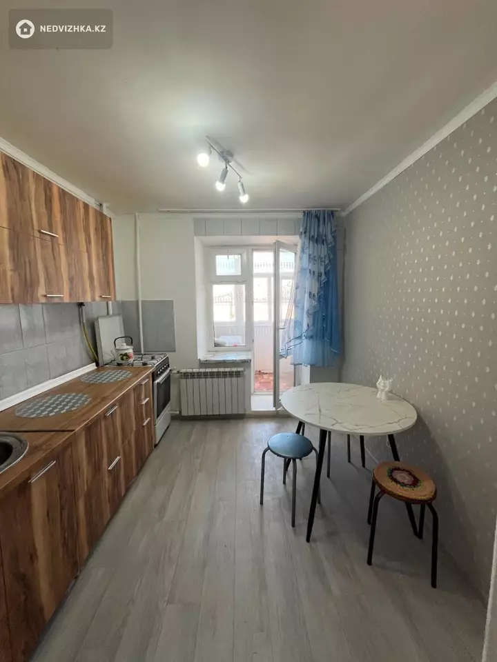 2-комнатная квартира, этаж 3 из 10, 52 м², фотография 3
