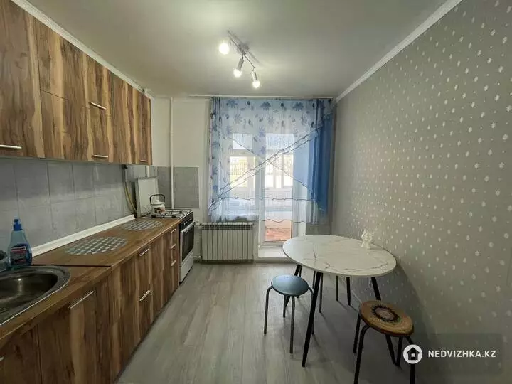 2-комнатная квартира, этаж 3 из 10, 52 м², фотография 4