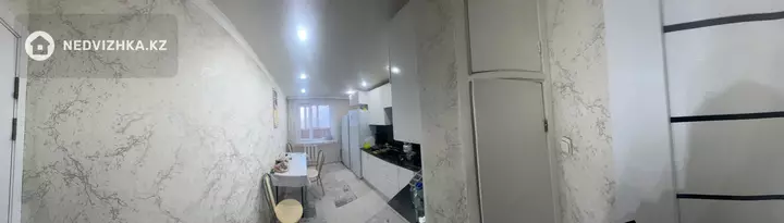 3-комнатная квартира, этаж 1 из 10, 71 м², фотография 2