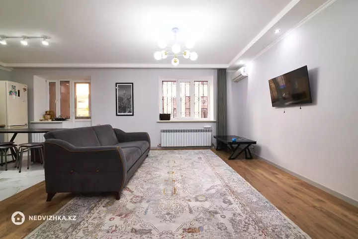 3-комнатная квартира, этаж 1 из 9, 89 м², фотография 3