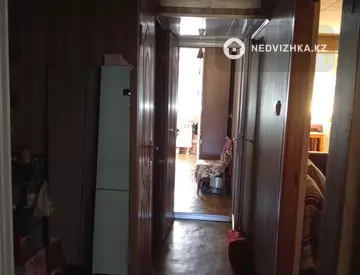 4-комнатная квартира, этаж 4 из 5, 77 м²