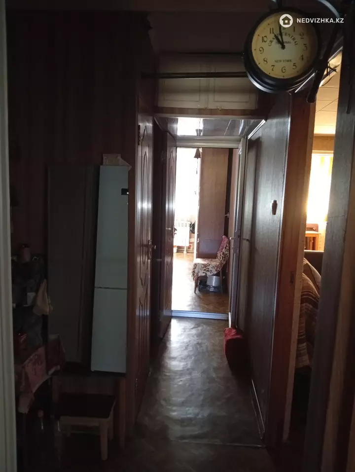 4-комнатная квартира, этаж 4 из 5, 77 м², фотография 2