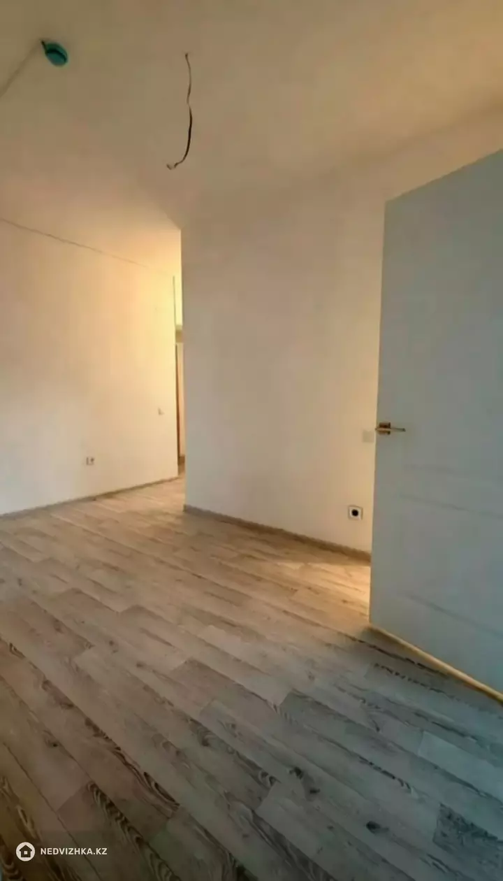 2-комнатная квартира, этаж 12 из 17, 68 м², фотография 2
