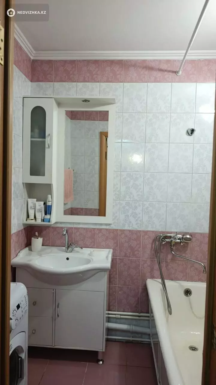 3-комнатная квартира, этаж 8 из 9, 64 м², фотография 4