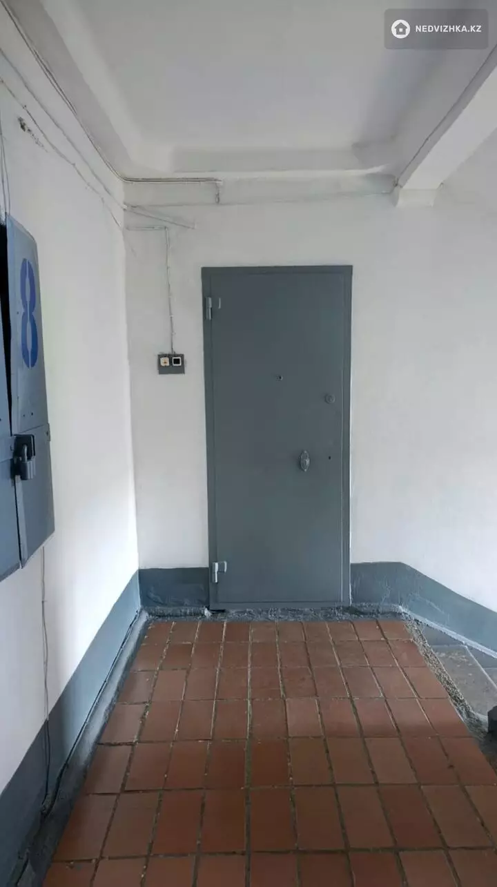 3-комнатная квартира, этаж 8 из 9, 64 м², фотография 2